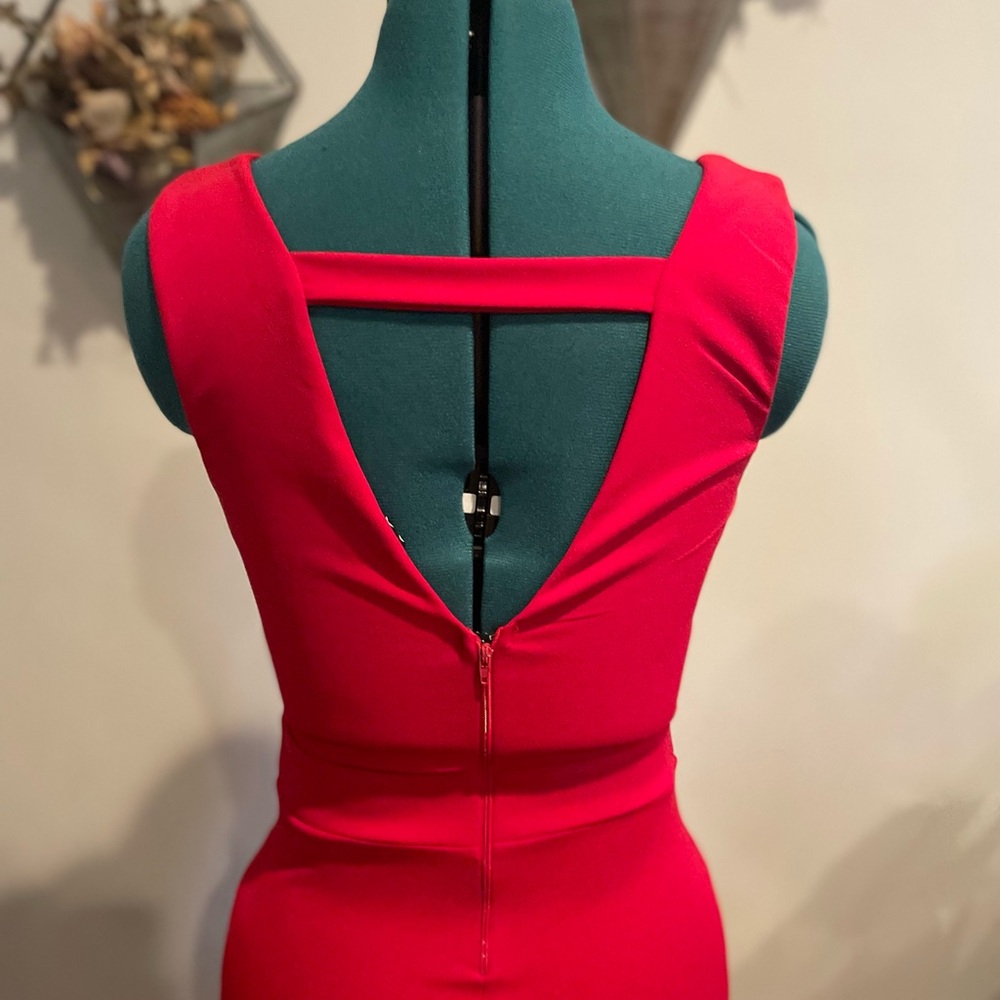 Windsor Elegant Red Formal Dress - Picture 4 of 6